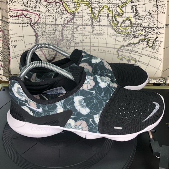 Nike Shoes - Nike free Flyknit 3.0 flower print women’s 9.5